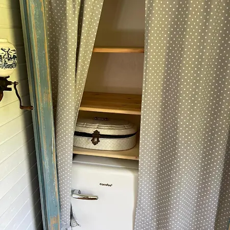 Kemp Romantischer Zirkuswagen